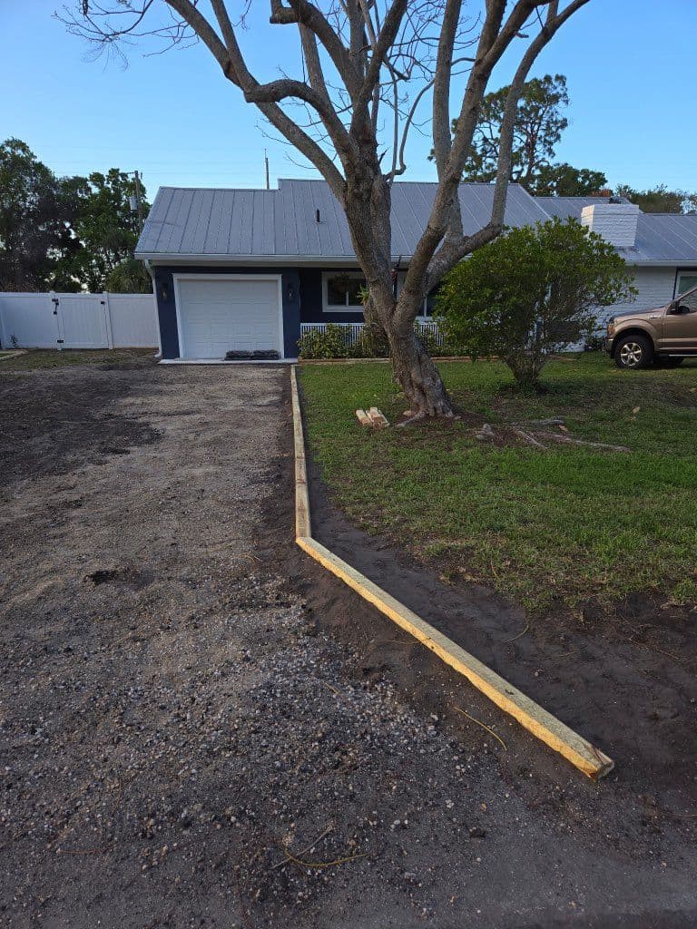 Gallery photos for Gravel Driveway and Pathway Installation at a Beautiful Residence: Image #3